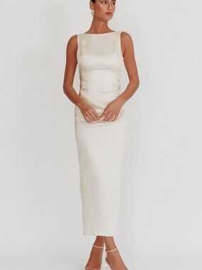 Selfie Leslie- Leila Boat Neck Maxi Dress Ivory (thread pull flaws)